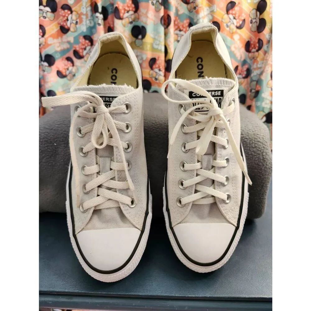 Converse Chuck Taylor All Star Low Top, a classic canvas sneaker known for its v